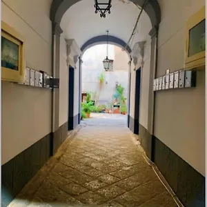 central-house-catania-historic-center.sicilyhotelsitaly.net/